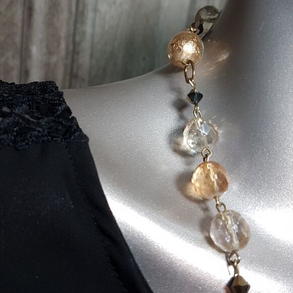 42" gold and black tone beaded necklace with clasp. - Picture 3 of 7